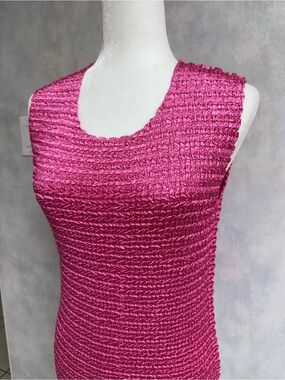 Dress Barn / Nicola NWOT-Hot Pink Crinkle-Gorgeous Sheen-Sleeveless Stretchy Top